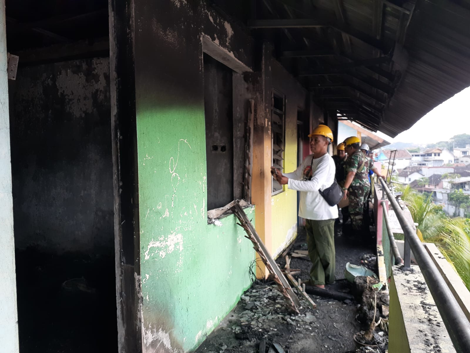 Suasana kamar-kamar di Rusunawa Cokrodirjan yang mengalami kebakaran pada Selasa (2/7/2024).  (iwan nurwanto/Radar Jogja)