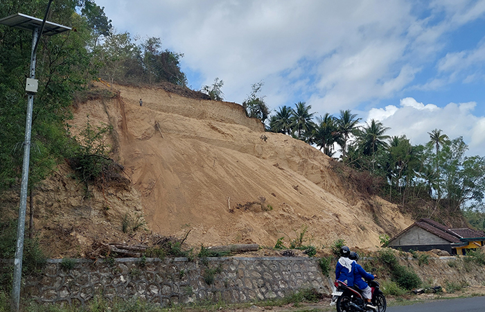 TAMBANG: Tambang Jerangking tetap beroperasi walaupun sudah dinyatakan ditutup.ANOM BAGASKORO/RADAR JOGJA