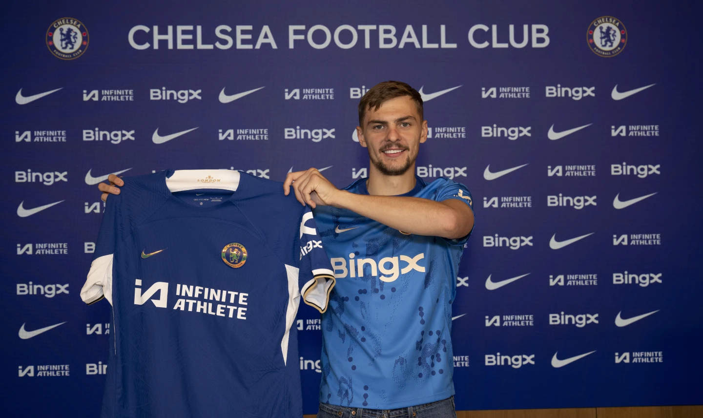 Chelsea datangkan gelandang asal Leicester City, Kiernan Dewsbury-Hall (chelsea)