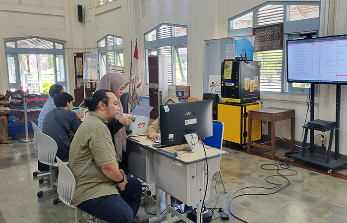 ILUSTRASI PENERIMAAN SISWA BARU : Pendaftaran siswa dalam penerimaan peserta didik baru (PPDB) di SMAN 3 Jogja.