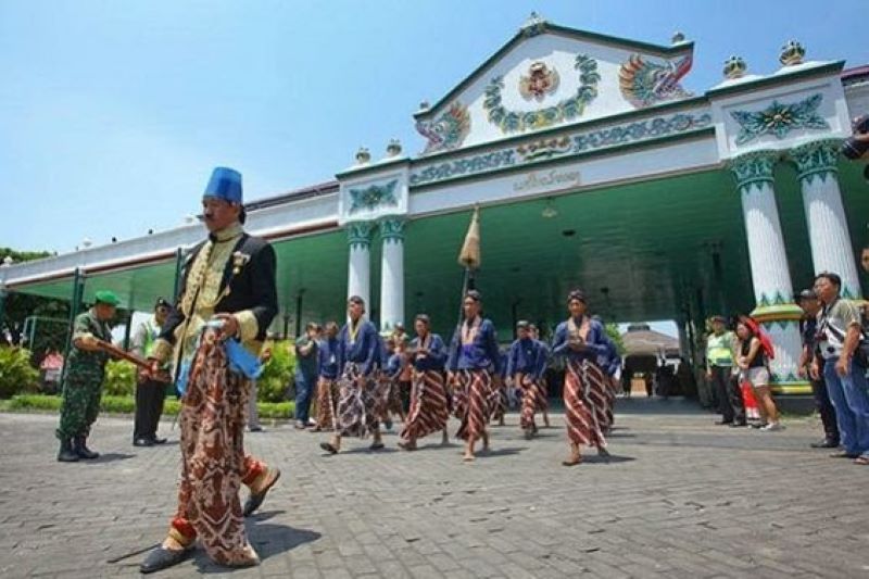 Tradisi Keraton Yogyakarta.