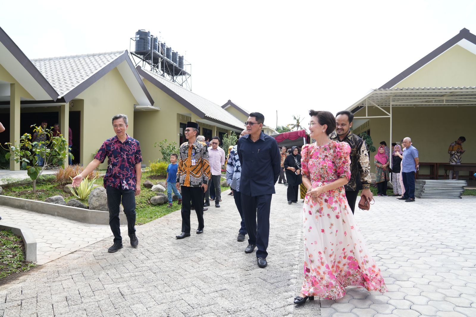 TURUN LANGSUNG: Wakil Bupati Slemam Danang Maharsa saat meresmikan dan meninjau langsung Panti Wreda Rabu (3/7/2024).