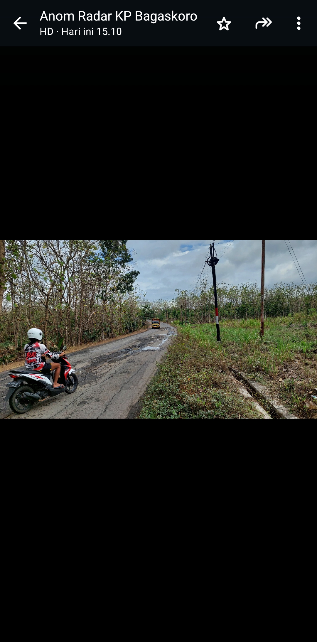 RUSAK: Ruas Jalan Dudukan-Ngentakrejo rusak parah dilewati truk tambang.