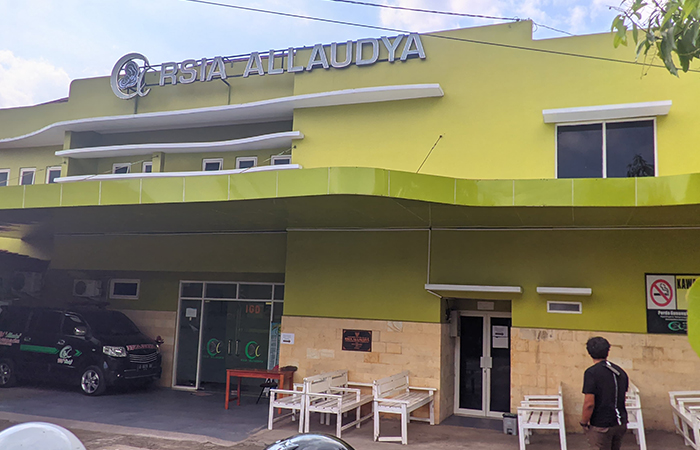 BELUM ADA SOLUSI: Rumah Sakit RSIA Allaudya, Gunungkidul. Korban dugaan malapraktik Nurul Hidayah Isnaniyah saat diwawancarai wartawan (5/7).Andi May/Radar Jogja&nbsp;