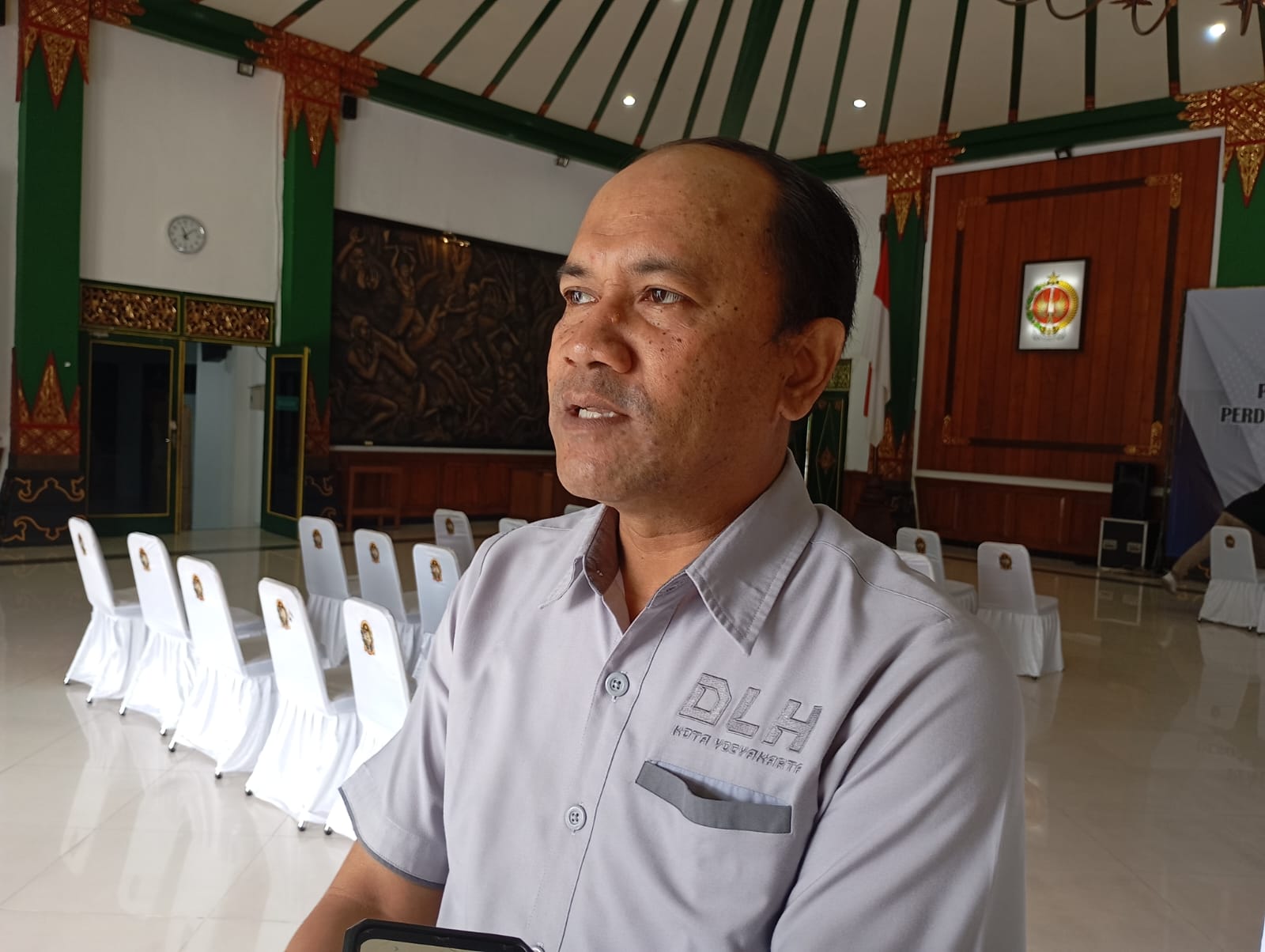 Kepala Bidang Pengelolaan Persampahan DLH Kota Jogja Ahmad Haryoko saat ditemui, Jumat (5/7).  (iwan nurwanto/Radar Jogja)