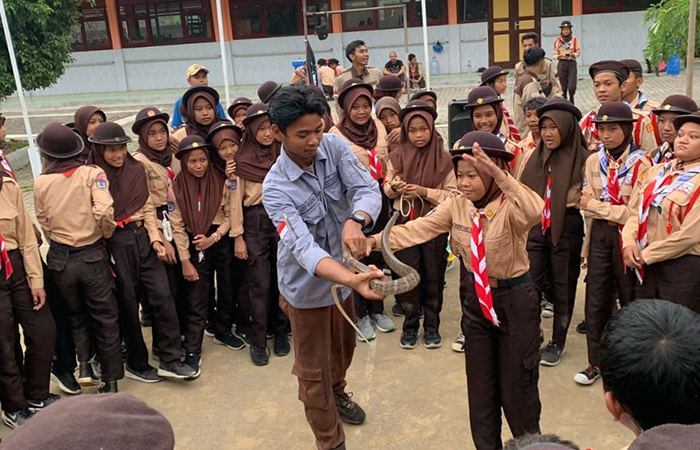 SIGAP: Penanganan hewan reptil oleh Exalos Indonesia di Kabupaten Gunungkidul.&nbsp;Komunitas ini fokus pada penyelamatan manusia dari serangan binatang.Dokumentasi Exalos Indonesia&nbsp;