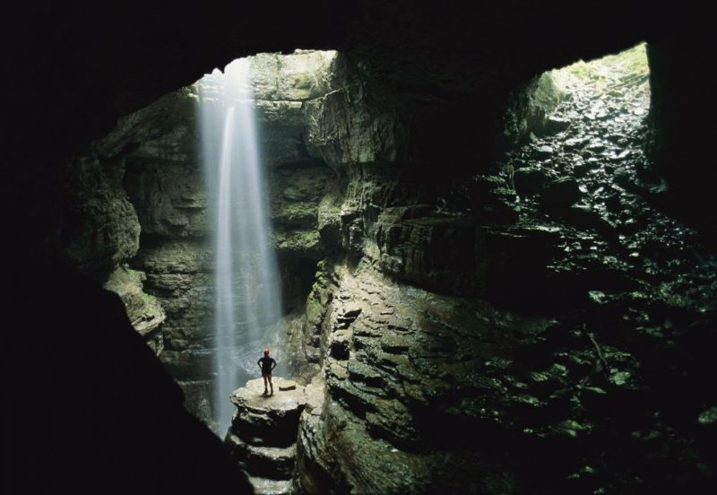 Berpetualang di Goa Jomblang, Yogyakarta.