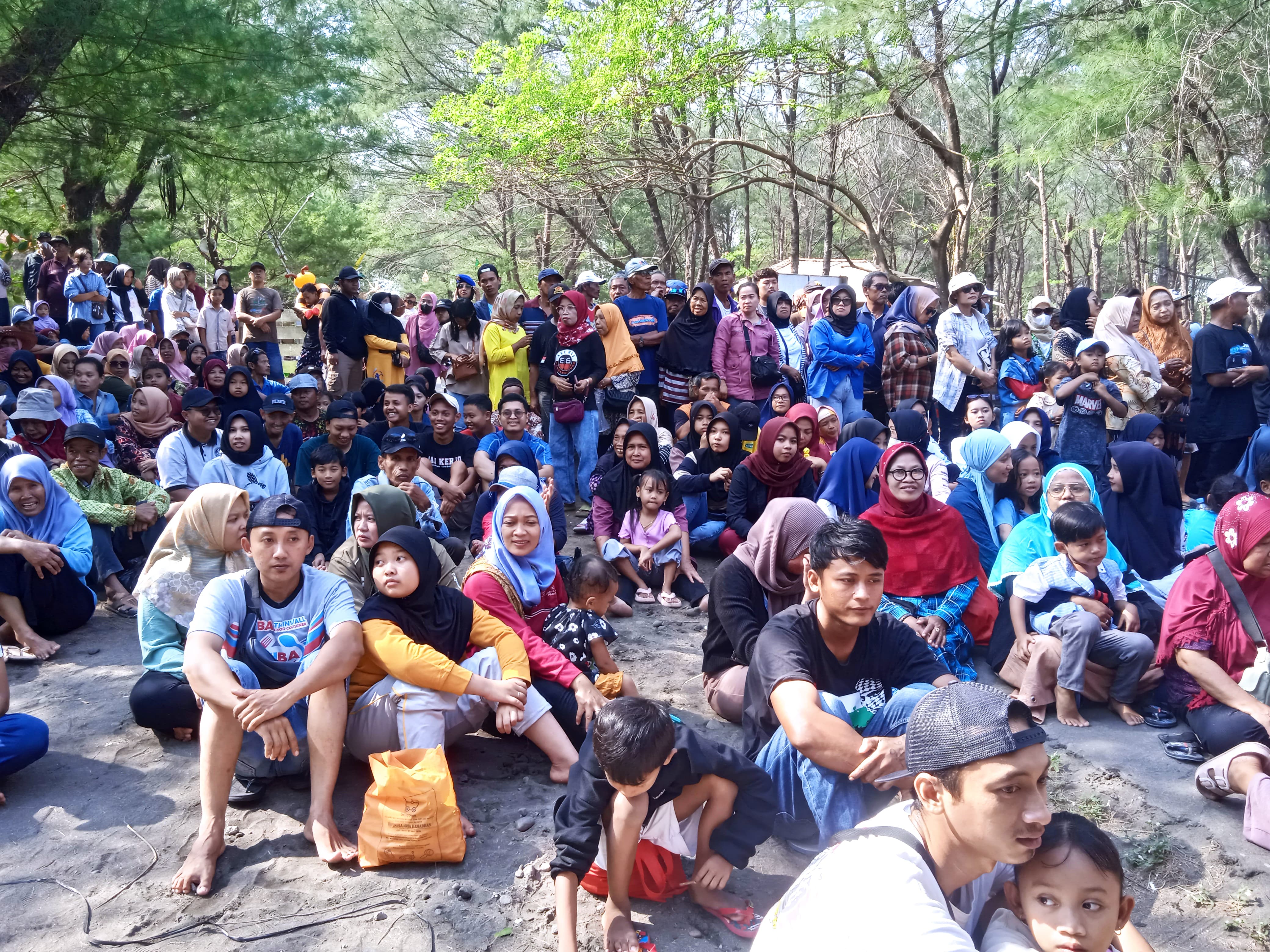 Atraksi kesenian diawali dengan kirab budaya. Acara diikuti ratusan orang. Lebih dari 300 peserta dengan kawalan prajurit bregada.