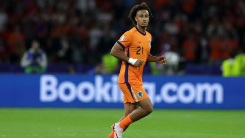 Penyerang Bologna yang memperkuat Belanda, Joshua Zirkzee selangkah lagi perkuat Manchester United (getty)