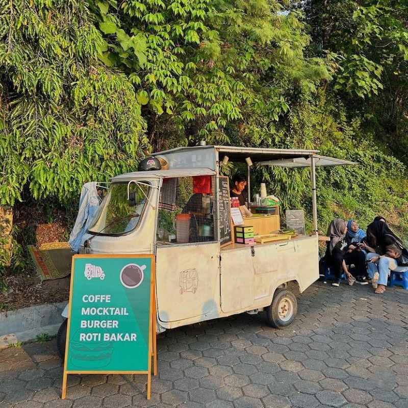 Street coffee di Jogja wajib dicoba.