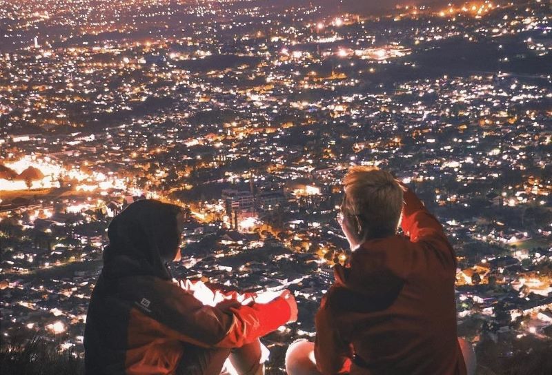 Malam Romantis dengan Gemerlap Kota Yogyakarta.