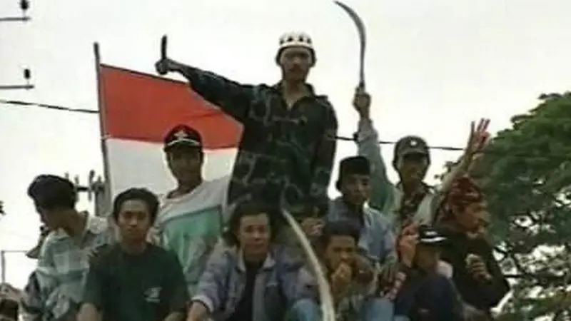 Aksi demo dukun santet di Banyuwangi di tahun 1998.