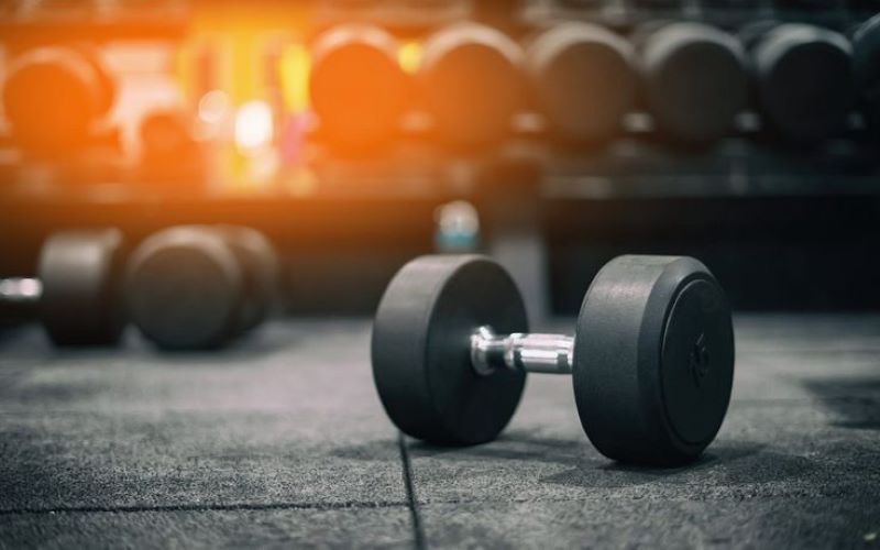 Ilustrasi dumbbell.