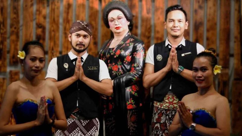 Hidangan Lezat dan Suasana Unik di House of Raminten.