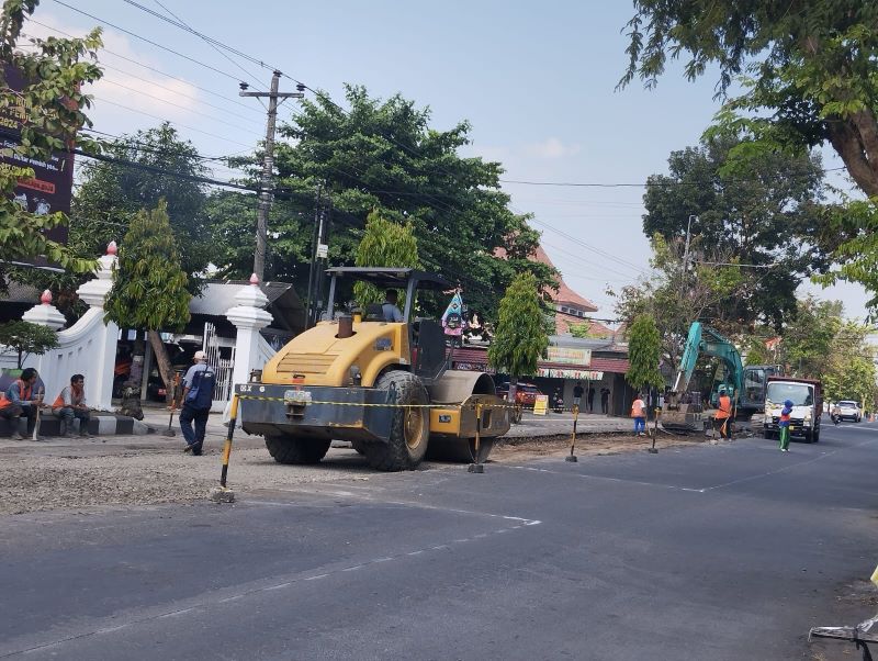 Pemeliharaan Ruas Jalan Urip Sumoharjo Purworejo Mulai Digarap.