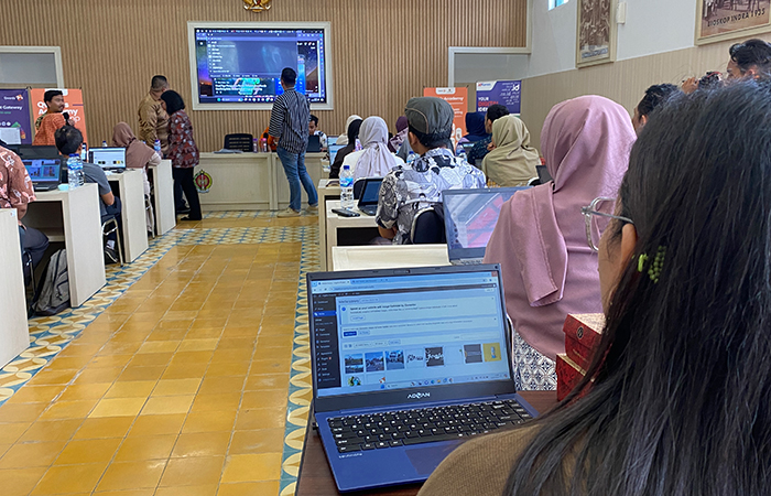 FOKUS : 45 Pelaku UMKM di DIY&nbsp;mengikuti pelatihan Digital Marketing di Teras Malioboro 1 yang diselenggarakan oleh DinkopUKM DIY bersama Tim Qwords.AGUNG DWI PRAKOSO/RADAR JOGJA