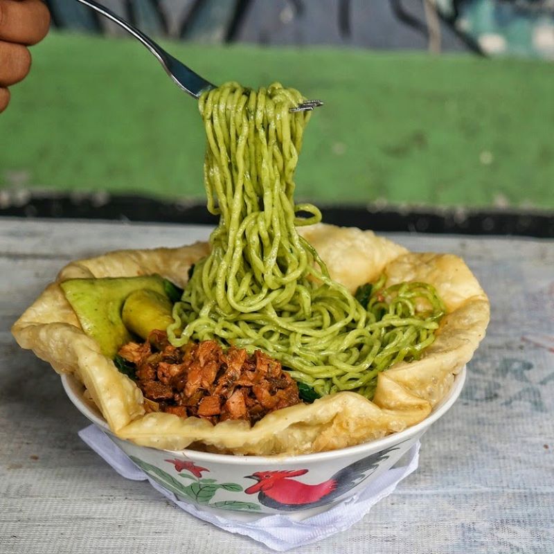 Mie ayam mangkok pangsit Kobar Jaya Yogyakarta.