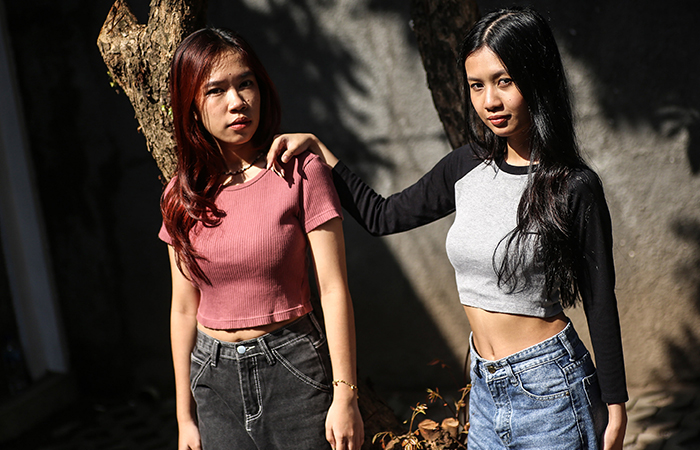 DIGANDRUNGI: Crop top lebih sering digunakan oleh perempuan yang tidak memakai kerudung atau hijab karena menunjukkan bagian perut. Sebab bahannya seringkali sejajar dengan pinggang