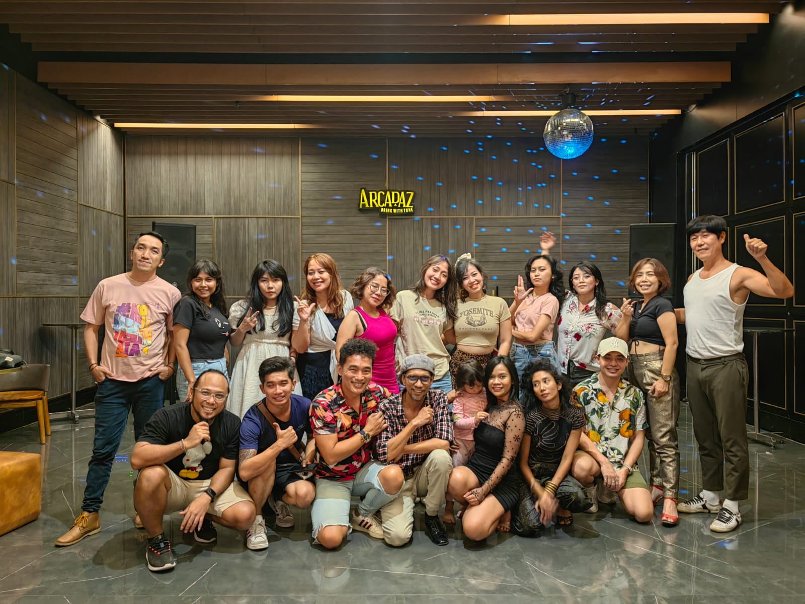 KOMPAK: Para anggota Jogja Salsa Community saat menggelar beragam kegiatan. Berdiri sejak 2008 silam, kini anggotanya mencapai lebih dari 50 orang.Dokumentasi Jogja Salsa Community