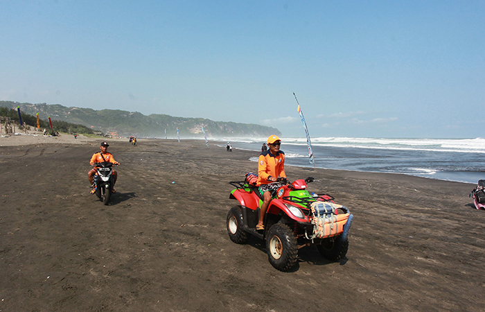 Suasana Pantai Parangkusumo, Bantul.