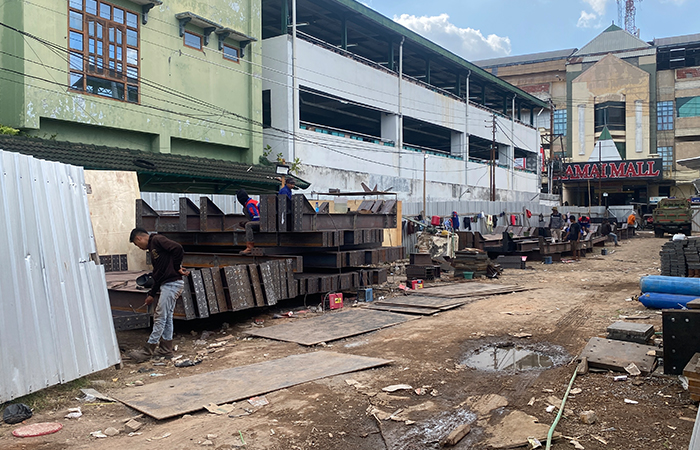 Proses pembangunan lokasi yang akan digunakan oleh para pedagang TM 2 di Beskalan.
