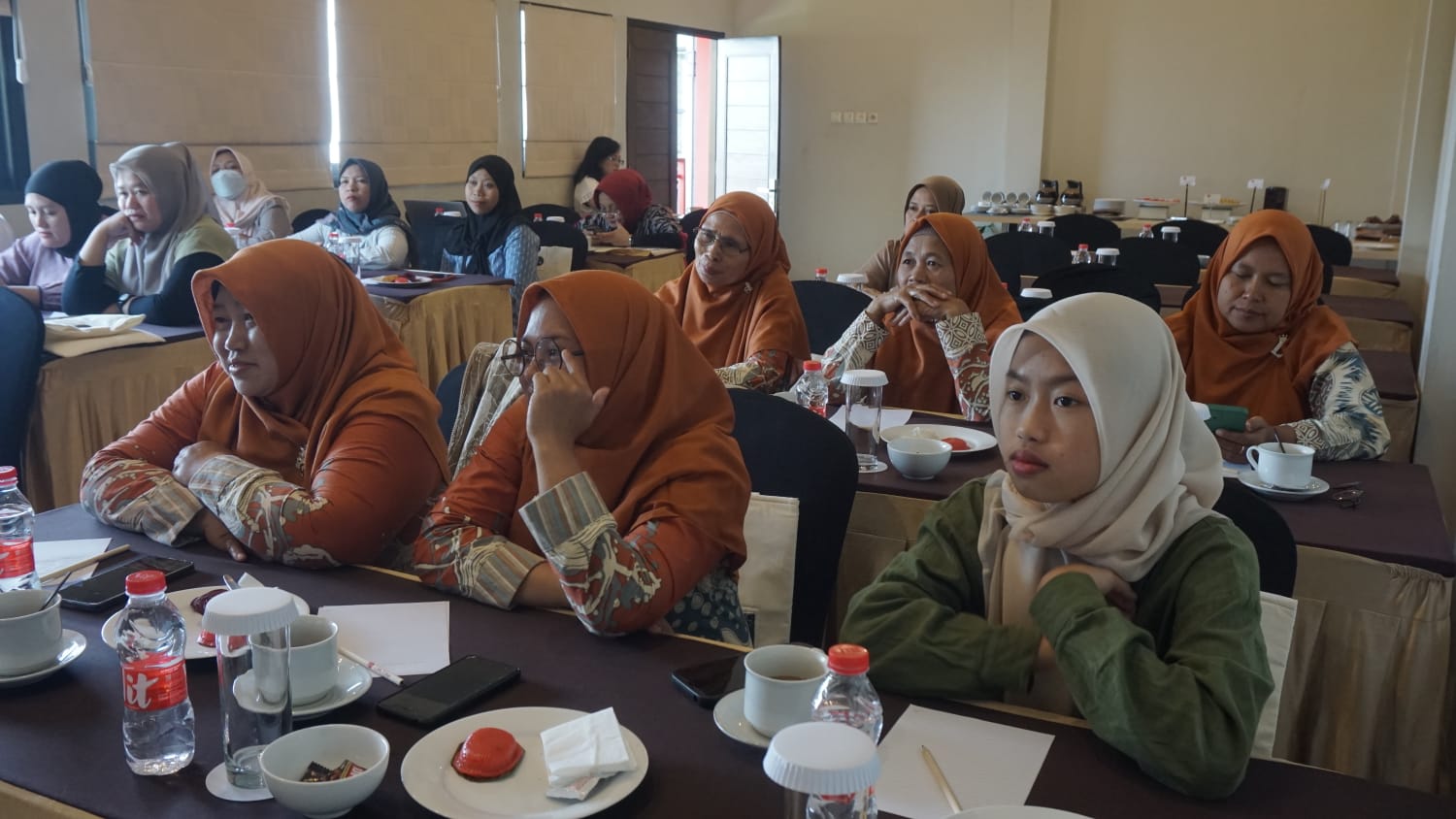 BUTUH DUKUNGAN - Pelaku Usaha Mikro Kecil dan Menengah (UMKM) di Dlingo, Bantul mengikuti pelatihan pengelolaan medsos dari program pengabdian masyarakat dosen ITB pada Jumat (12/2024).