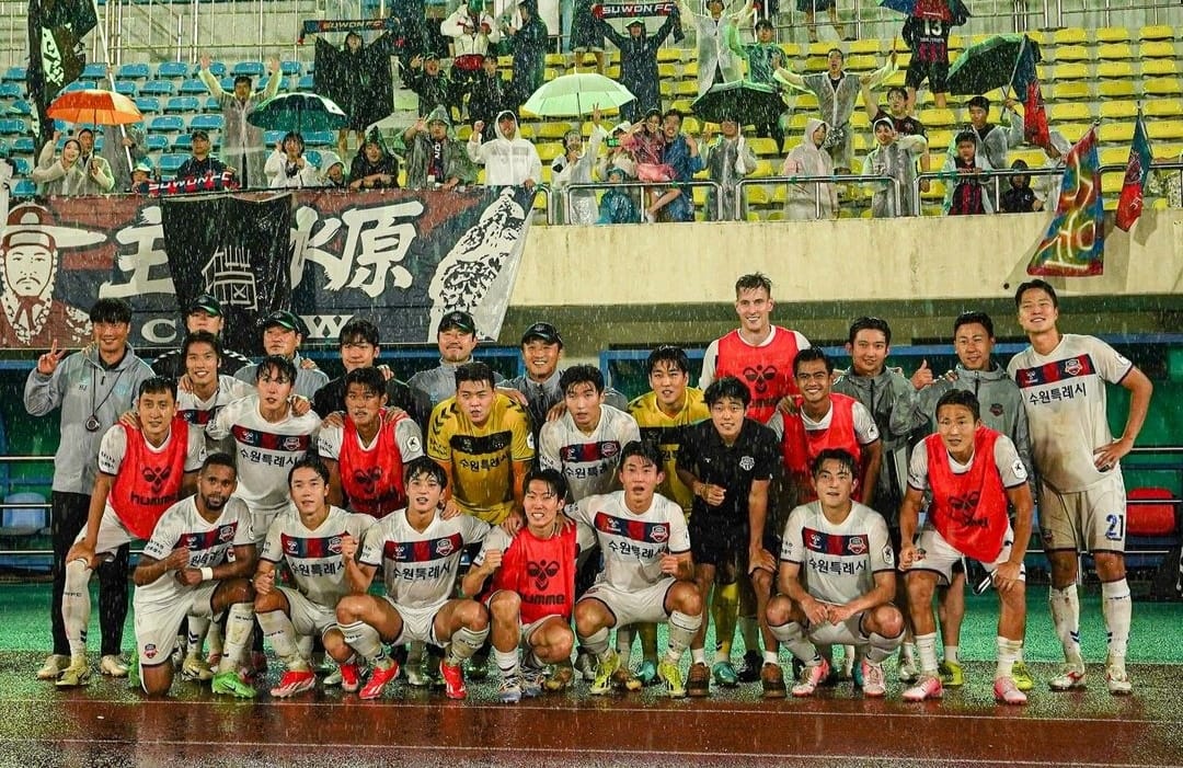 Penggawa Suwon FC rayakan kemenangan atas Gimcheon FC (ig suwonfc)
