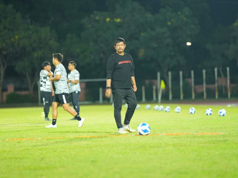 Indra Sjafri jalani latihan perdana bersama Timnas Indonesia U19 di lapangan Thor (PSSI)
