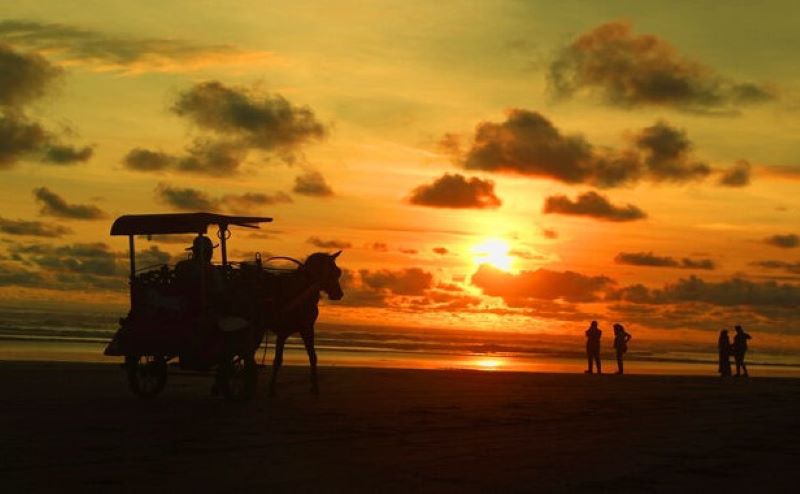 Sunset di Pantai Parangtritis, Yogyakarta.