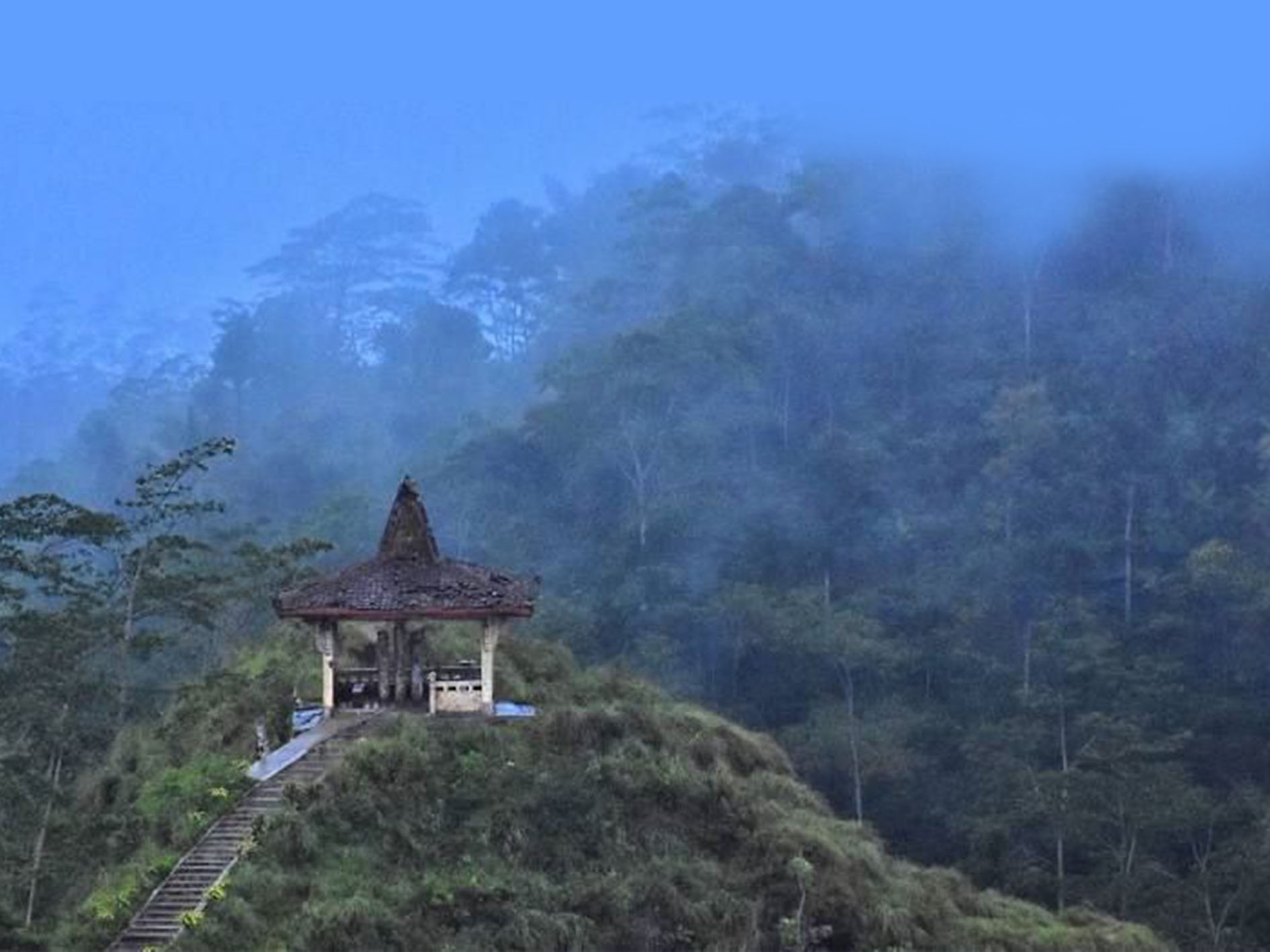 Puncak Suroloyo, Samigaluh Kulon Progo yang penuh misteri.