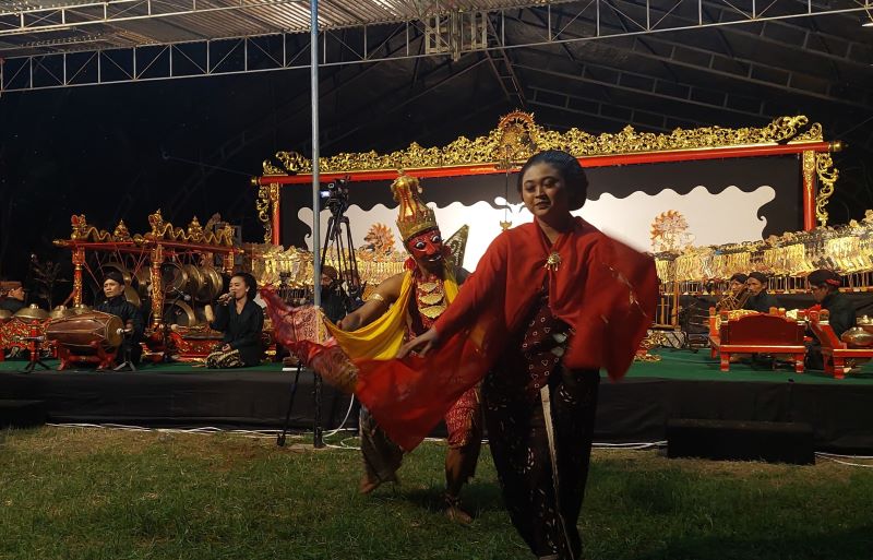 WISATA BUDAYA: Tari Lengger mempesona pengunjung sebagai salah satu paket wisata.&nbsp;