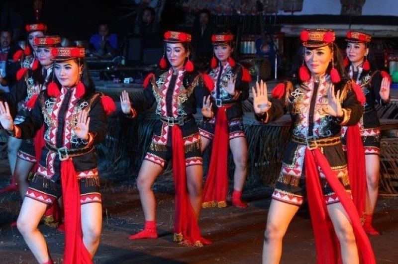 Warisan budaya Tari Angguk yang berasal dari Kulon Progo.