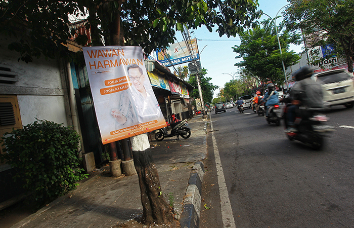 MULAI MARAK: Mendekati Pilwali Kota Jogja 2024, alat peraga sosialisasi bakal calon wali Kota Jogja mulai bertebaran. Seperti yang terlihat (15/7),GUNTUR AGA TIRTANA/RADAR JOGJA