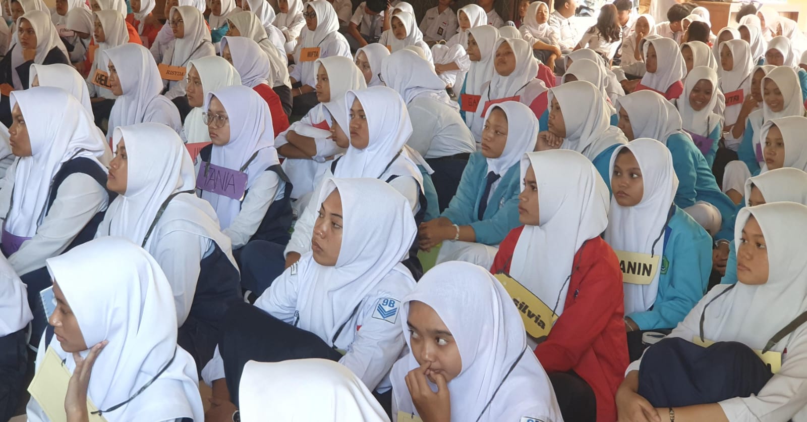 Siswa Baru mengikuti kegiatan MPLS di Balai Kalurahan Kepek, Kapanewon Wonosari pada Senin (15/7/2024)  (GUNAWAN/Radar Jogja) 