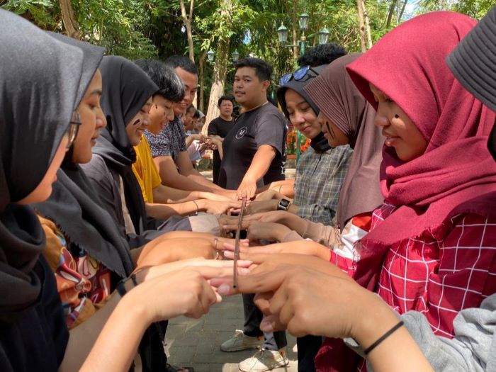 Suasana puluhan remaja saat mengikuti kegiatan Aksi Remaja Kemantren Tegalrejo di RTHP Flamboyan Kricak pada Minggu (14/7)