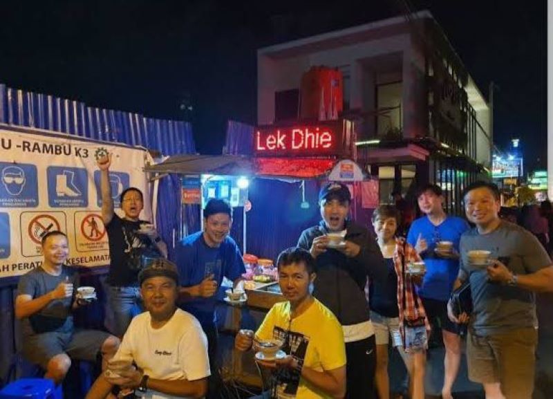 Para pemburu wedang ronde di