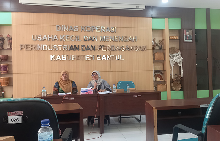 SOSIALISASI: Plt Kepala DKUMPP Bantul Fenty Yusdayati saat memberikan keterangan terait Bantul Creative Expo di Kantor DKUMPP Bantul Selasa (16/7/2024).Khairul Ma