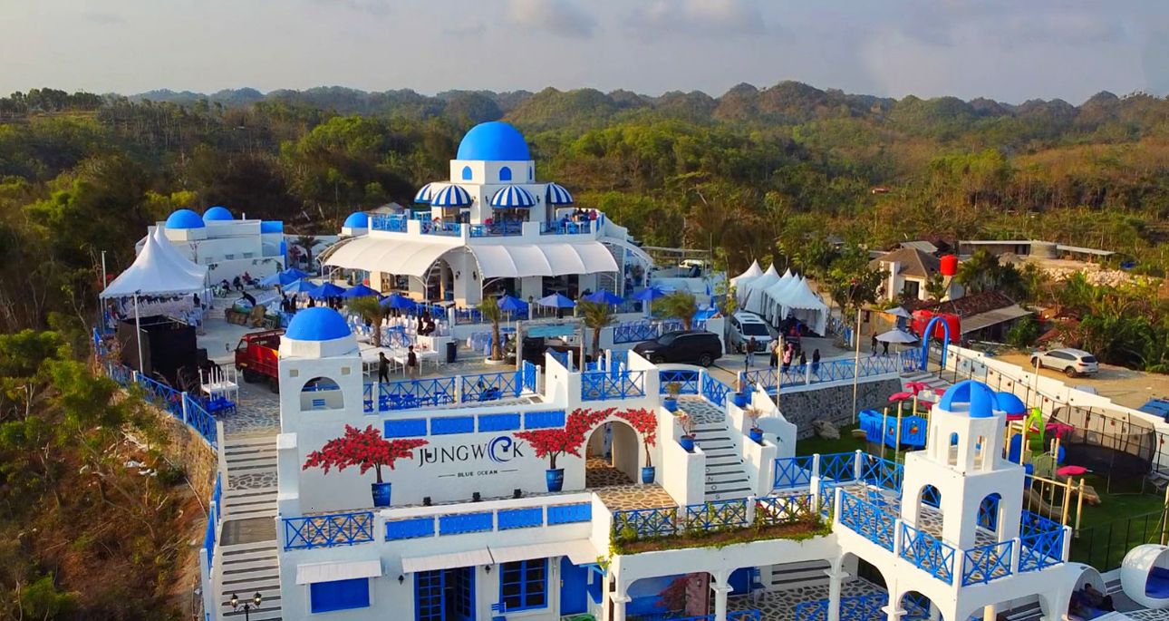 Wisata daerah Gunungkidul dengan konsep Santorini.