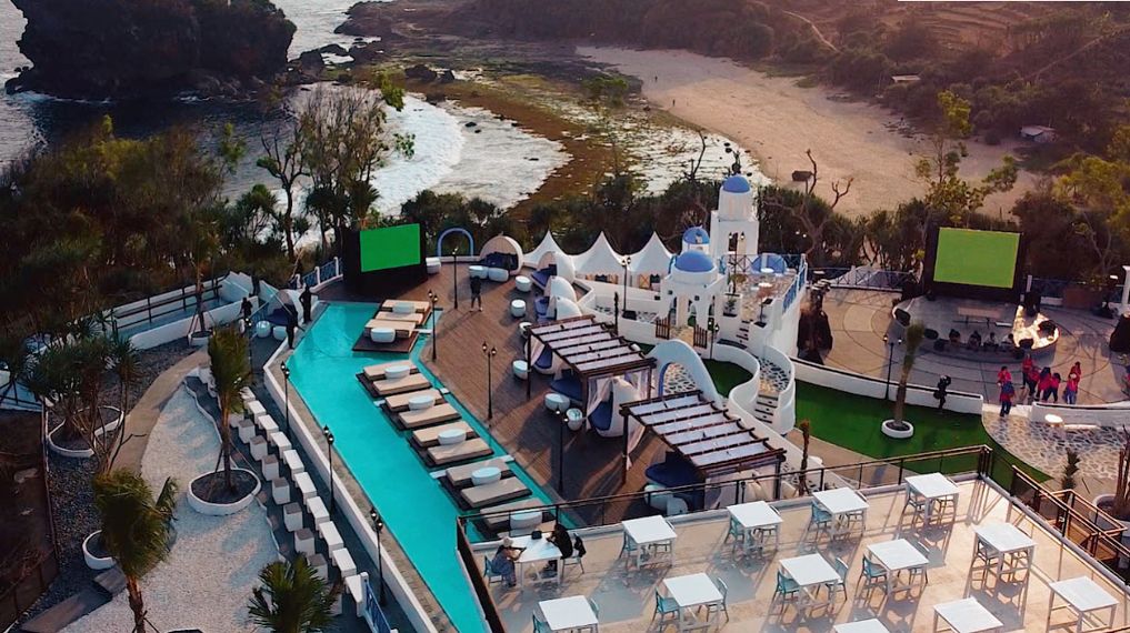 Wisata daerah Gunungkidul dengan konsep Santorini.
