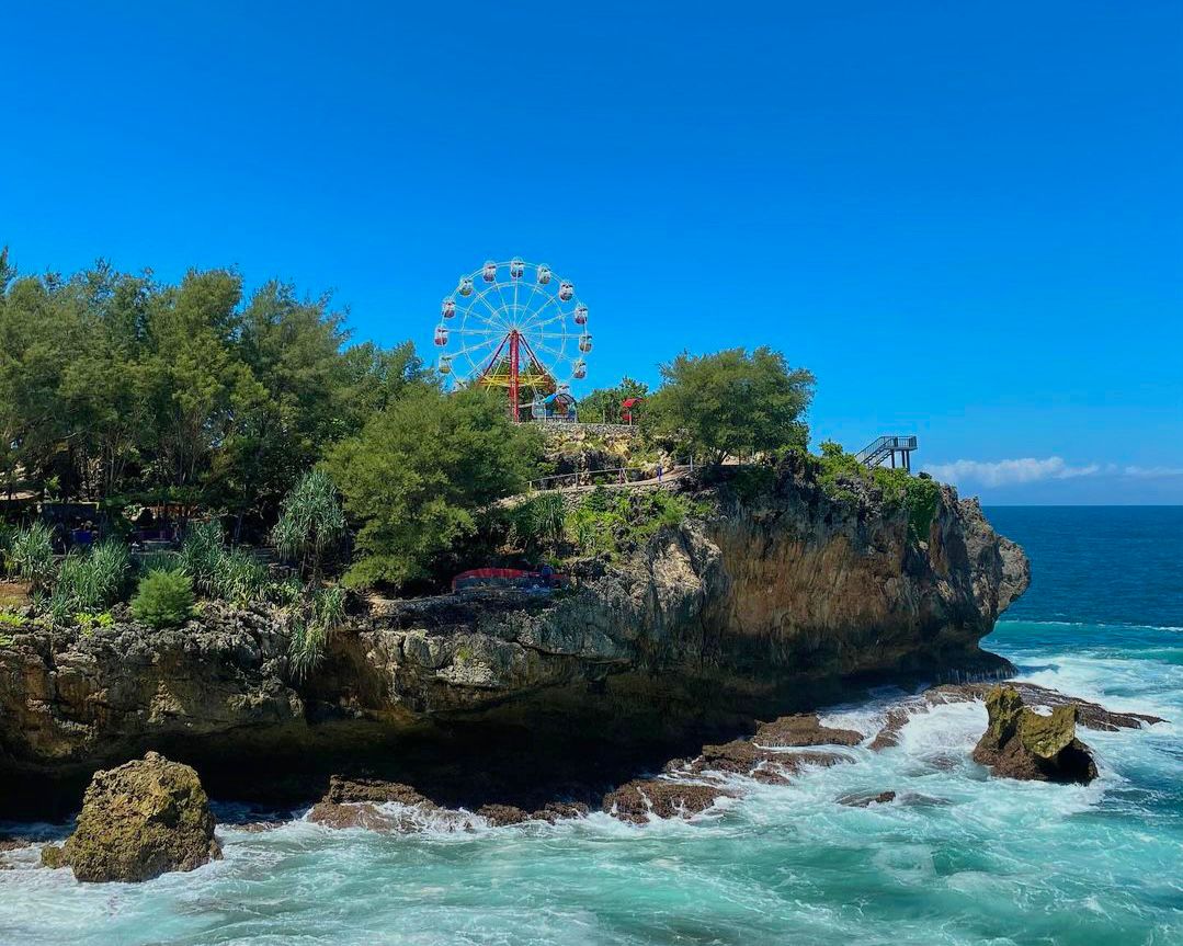 Gesing Wonderland, destinasi wisata pantai yang seru dengan berbagai wahana.
