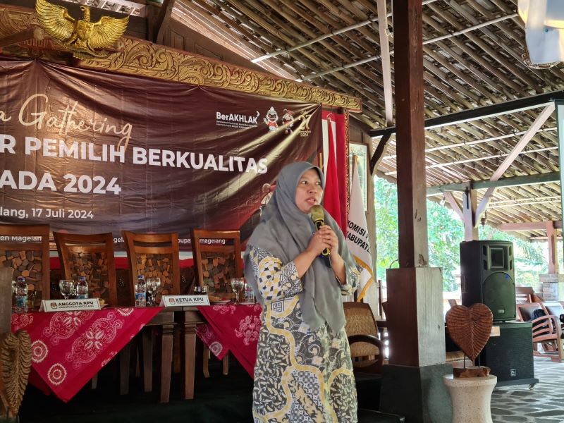 NAILA NIHAYAH/RADAR JOGJA PAPARAN: Divisi Perencanaan, Data, dan Pemilih KPU Kabupaten Magelang Siti&nbsp;Nurhayati&nbsp;saat memberikan keterangan kepada awak media, Rabu (17/7/2024).