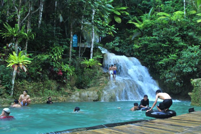 Gambar Suasana Berenang di Ekowisata Sungai Mudal