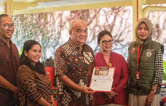 Komisi Pemilihan Umum (KPU) Kota Jogja mendatangi kediaman Wakil Gubernur DIJ Paku Alam X beserta istri GKBRAy Paku Alam X untuk melakukan pencocokan dan penelitian (coklit) data pemilih Pilkada 2024