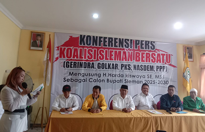 Konferensi pers Koalisi Sleman Bersatu (KSB) saat mengusung Harda Kiswaya sebagai calon bupati Sleman dalam Pilkada 2024.Delima Purnamasari/Radar Jogja