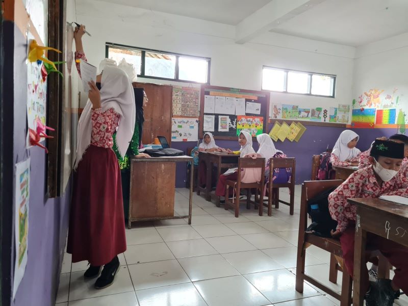 BELAJAR: Suasana pembelajaran di MI M