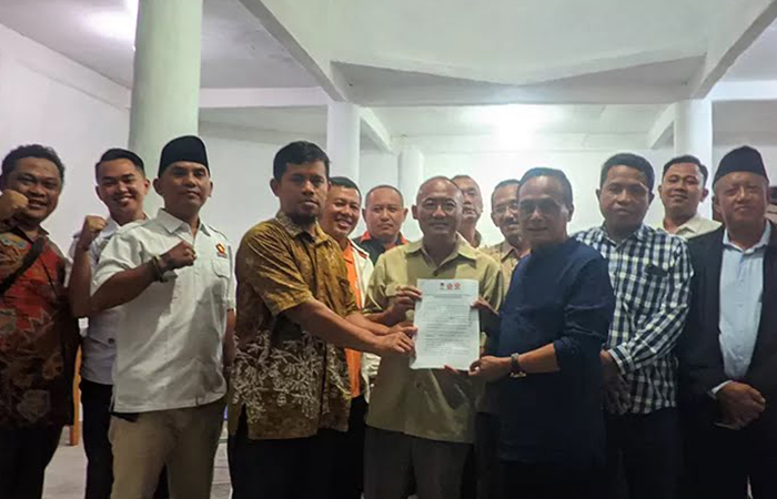KOMITMEN: Deklarasi koalisi PKS, Gerindra dan Nasdem untuk memenangkan Sutrisna - Sumanto di Pilkada 2024 Gunungkidul, Kamis (6/6).Andi May/Radar Jogja