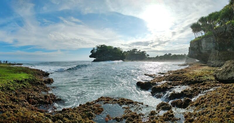 Pantai Madasari Surga Tersembunyi di Ujung Barat Pangandaran