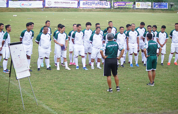 UJUNG TOMBAK PEMBINAAN: Para peserta saat mengikuti kursus kepelatihan lisensi AFC B di Maguwoharjo Football Park (MFP).Dok MFP
