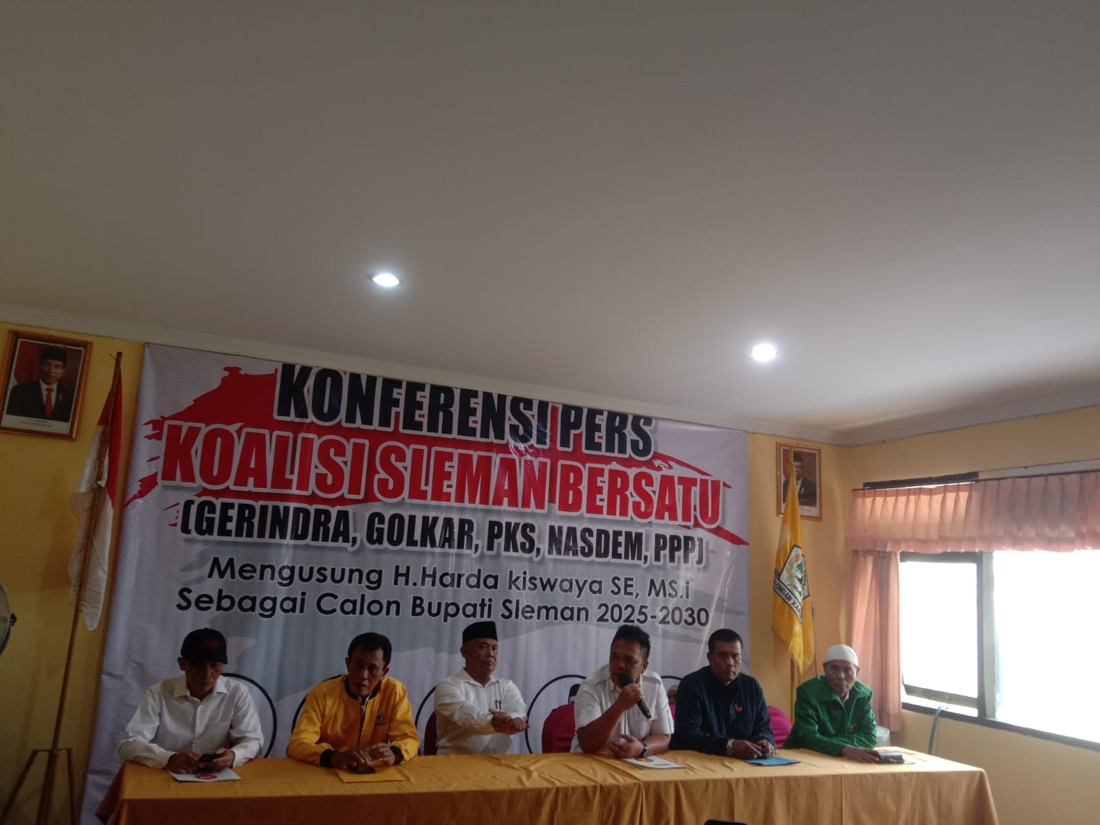 Konferensi pers Koalisi Sleman Bersatu untuk mengusung Harda Kiswaya sebagai calon bupati Sleman periode 2025-2030