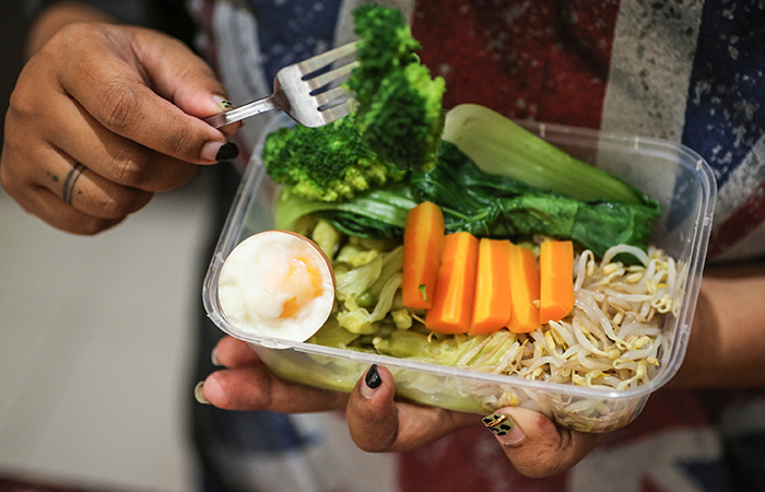 MINIM PROSES: Real food adalah makanan alami dengan minim atau tidak adanya proses pengolahan. Bebas bahan kimia, pemanis buatan, dan pengawet.